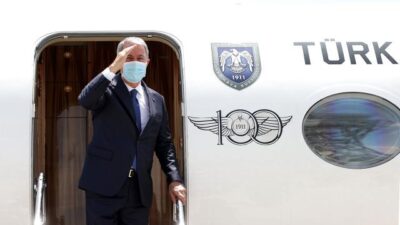 Bakan Akar’ın bulunduğu uçak acil iniş yaptı