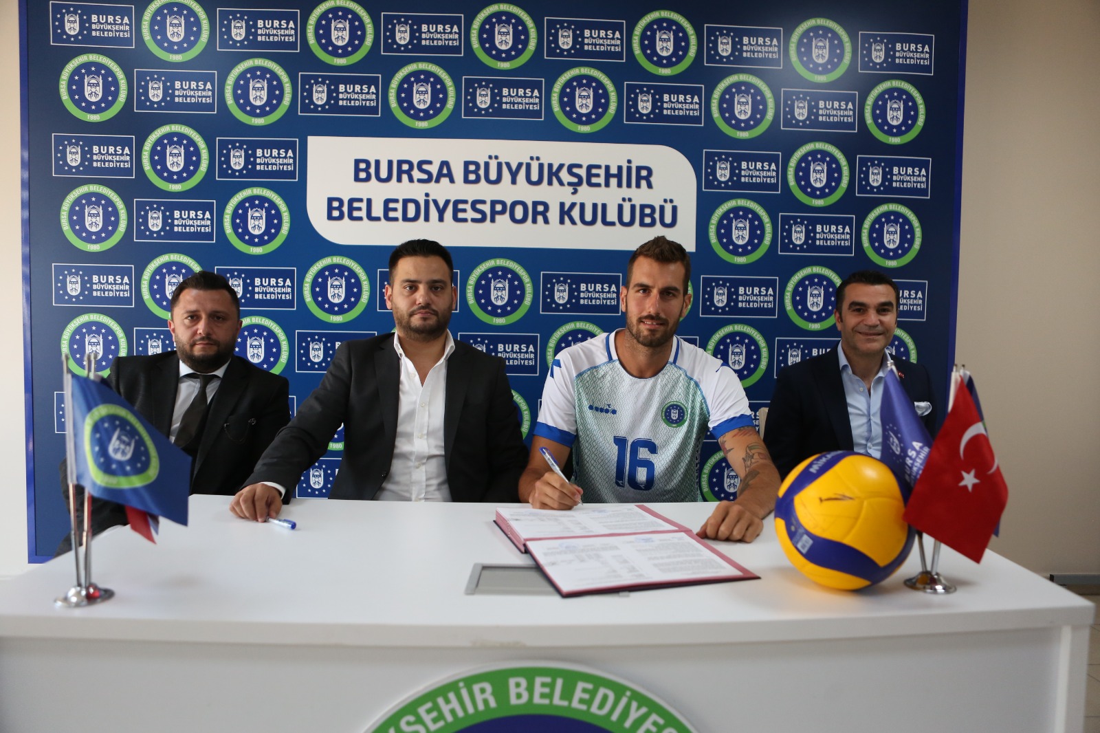 Bursa ekibinden üst üste transferler! Bursa ekibinden üst üste transferler!