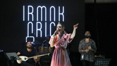 İnegöl, Irmak Arıcı konseriyle yaza merhaba dedi