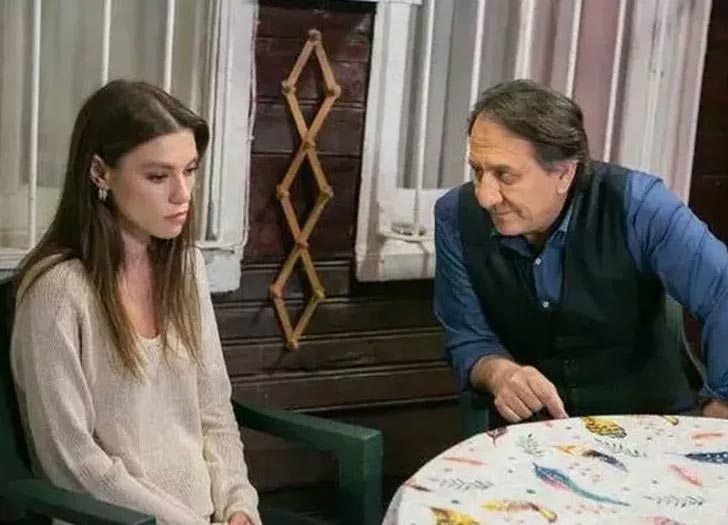 Arka Sokaklar’ın Zeliş’i Yüsra Geyik’ten parlak bikinili dans şov!