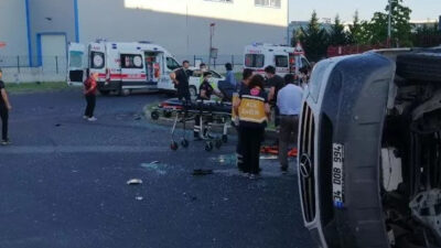 Kamyon ile servis minibüsü çarpıştı! Yaralılar var