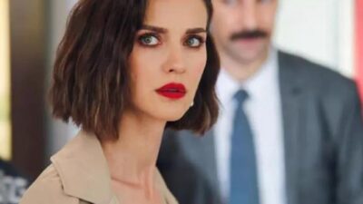 Derin yırtmaçlı elbisesiyle beğeni topladı