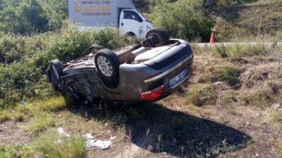 Bursa’da kafa kafaya çarpışan iki araçtan biri tarlaya uçtu