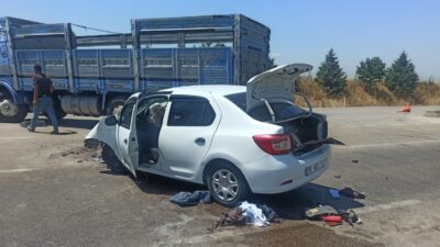Bursa’da kamyonetle otomobil çarpıştı