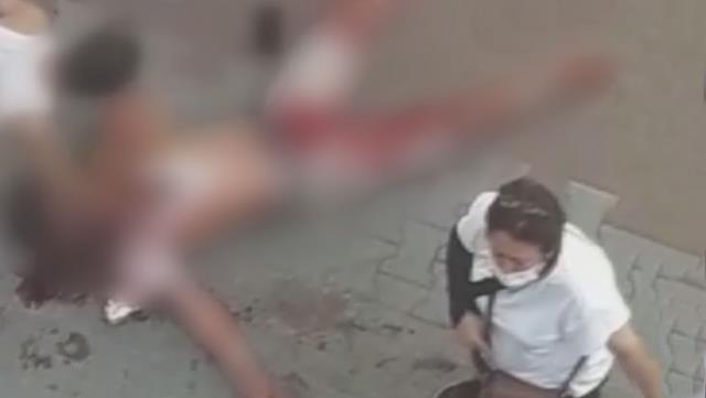 Kavga ettiği ev arkadaşını bıçaklayarak öldürdü