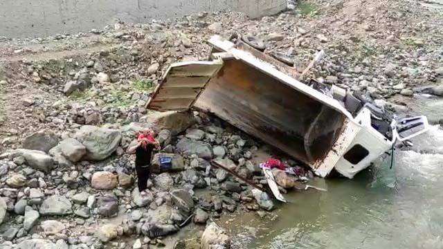 Derede kaybolan 15 bin dolar aranıyor