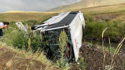 Sağanak kazaya neden oldu: 1 ölü, 24 yaralı