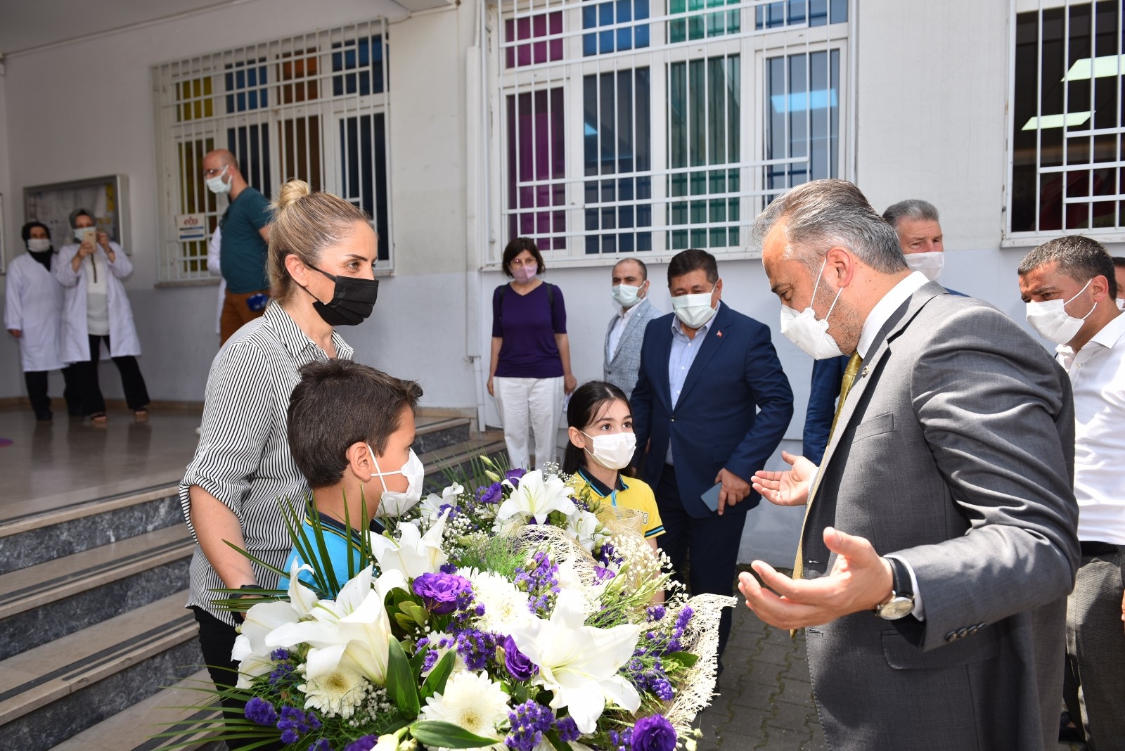 Küçük yazarlara sürpriz ziyaret Küçük yazarlara sürpriz ziyaret