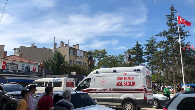 Bursa’da tartışma kanlı bitti Bursa’nın Yenişehir ilçesinde çıkan kavgada bir kişi ayağından vuruldu.