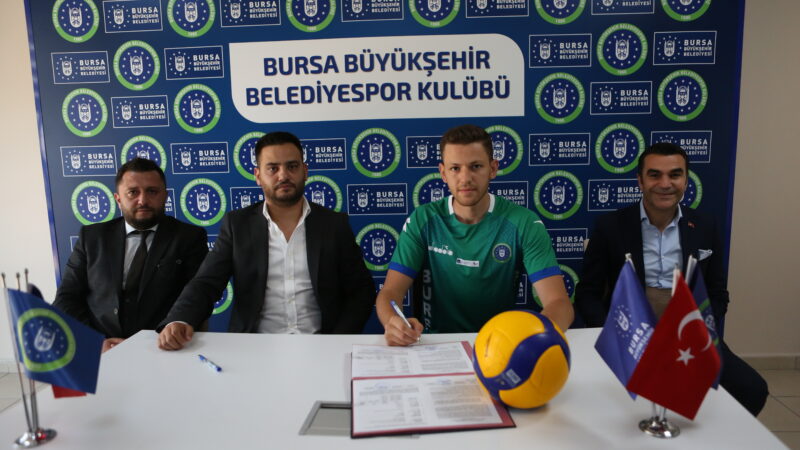 Bursa Büyükşehir Belediyespor, 1997 doğumlu, 1.94 boyundaki smaçör ile sözleşme