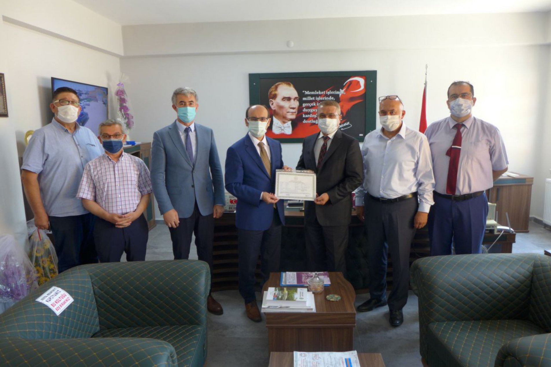 Bursa’nın en yaşlı öğrencisi mezun oldu! Bursa’nın en yaşlı öğrencisi mezun oldu!