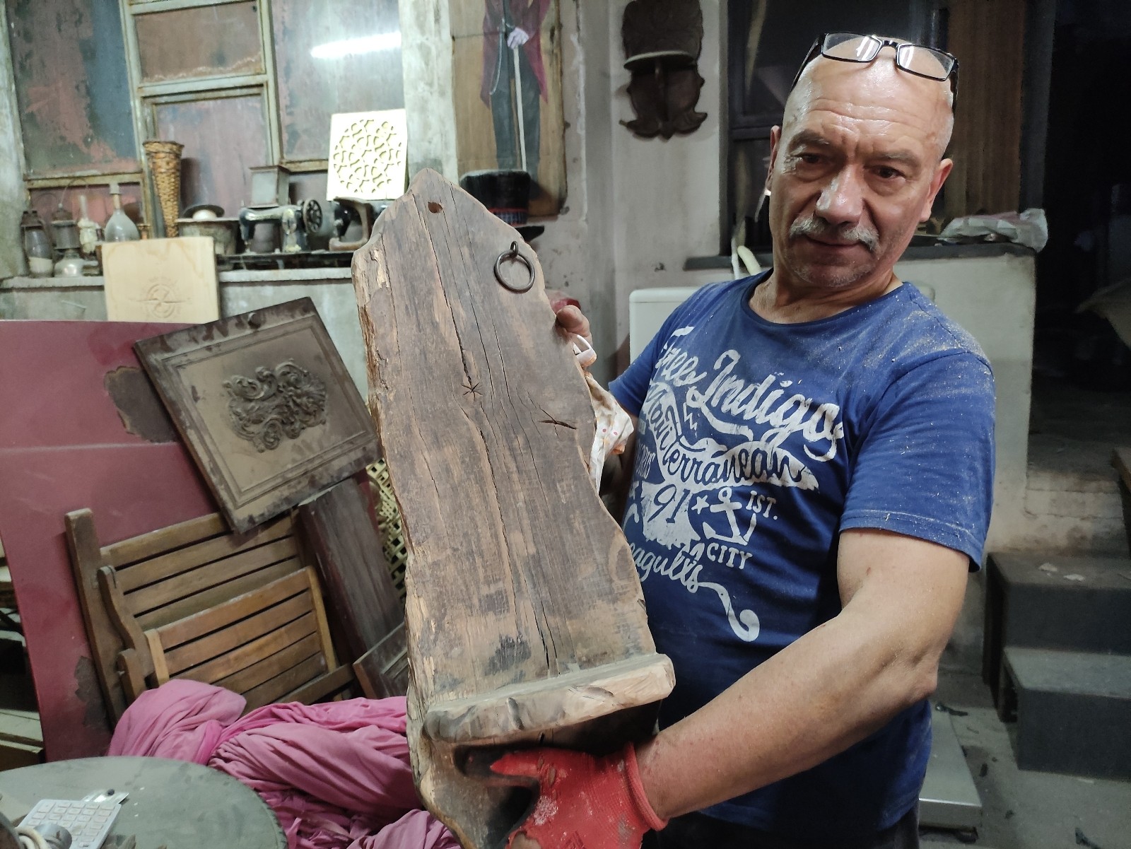 Bursa’da tarihî ahşaplar dünyaca ünlü restoranlara mobilya oldu Bursa’da tarihî ahşaplar dünyaca ünlü restoranlara mobilya oldu