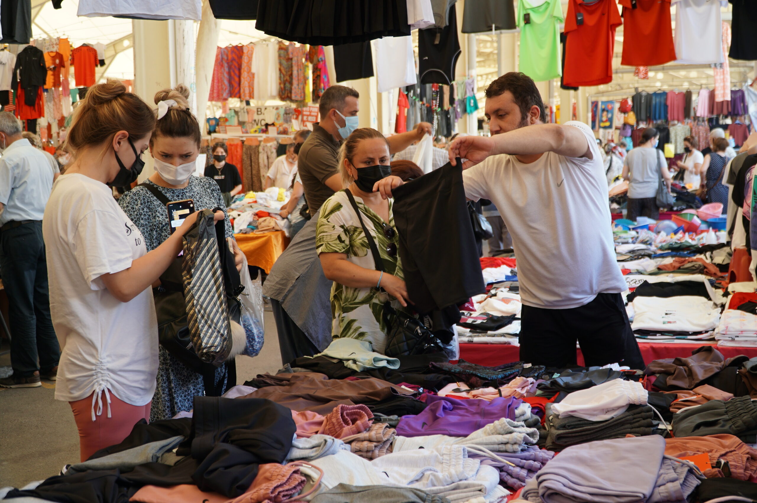 Bursalılar bu pazara akın etti ama! Bursalılar bu pazara akın etti ama!