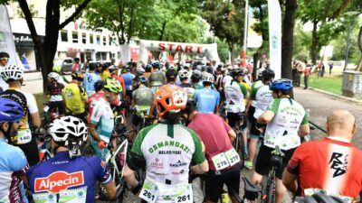 Pedallar zirve için döndü