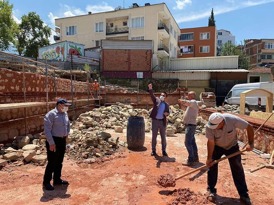 Kestel’in ilk Millet Kıraathanesi ve Kütüphanesi’nde çalışmalar sürüyor Kestel’in ilk Millet Kıraathanesi ve Kütüphanesi’nde çalışmalar sürüyor