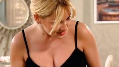 Pınar Altuğ ve köpeği denizde! Pozlarına beğeni yağdı