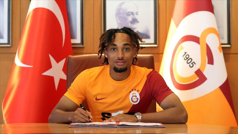 Galatasaray Kulübü, daha önce görüşmelere başladığını duyurduğu Sacha Boey'i kadrosuna