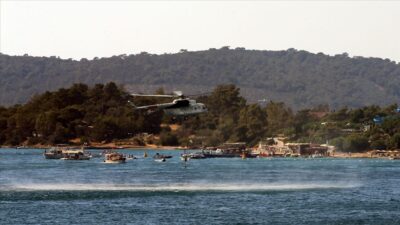 Tatilcilerin tahliyesi için tekneleriyle yardıma koştular