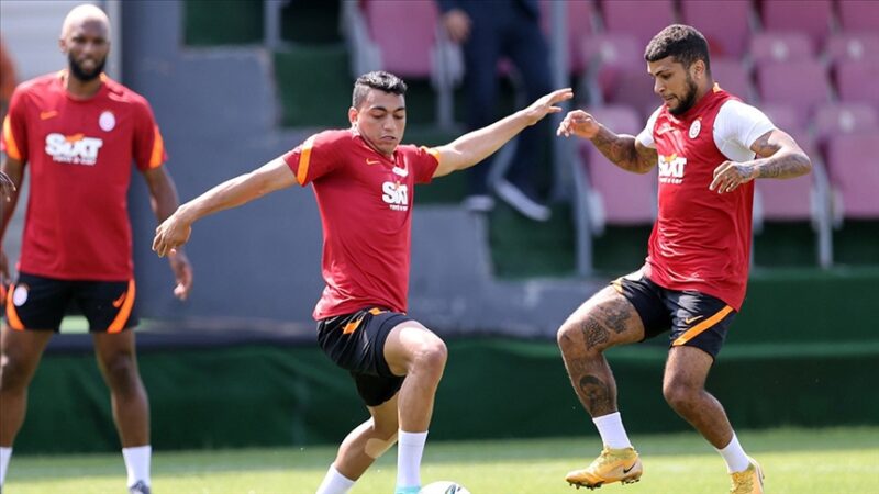 Olympiakos ile oynanacak özel maç için Atina'ya giden sarı-kırmızılılar, mevcut