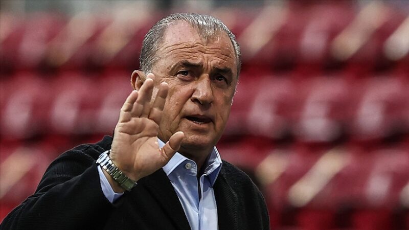 Galatasaray Teknik Direktörü Fatih Terim, milli futbolcu Hakan Çalhanoğlu'nun İtalya