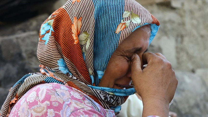 Manavgat’taki yangında evi kullanılamaz hale gelen aile yaşadıklarını anlattı