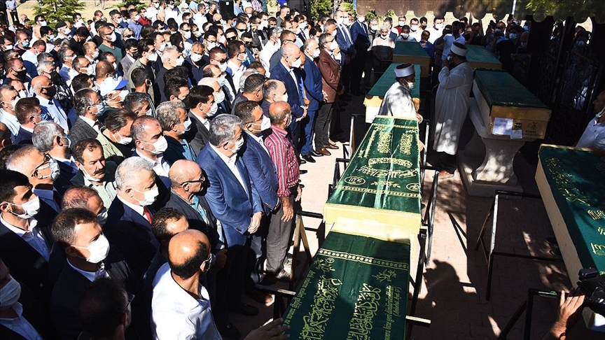 Konya’da silahlı saldırıda öldürülen 7 kişinin cenazesi toprağa verildi