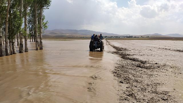 Van’da tarım arazileri selden zarar gördü
