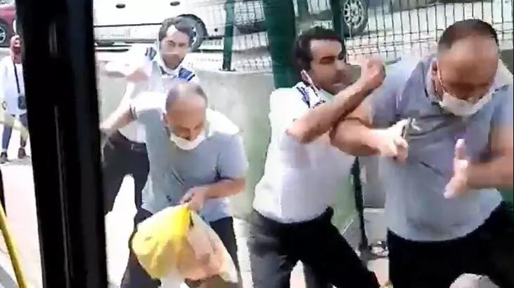 Halk otobüsü şoföründen yolcuya dayak!