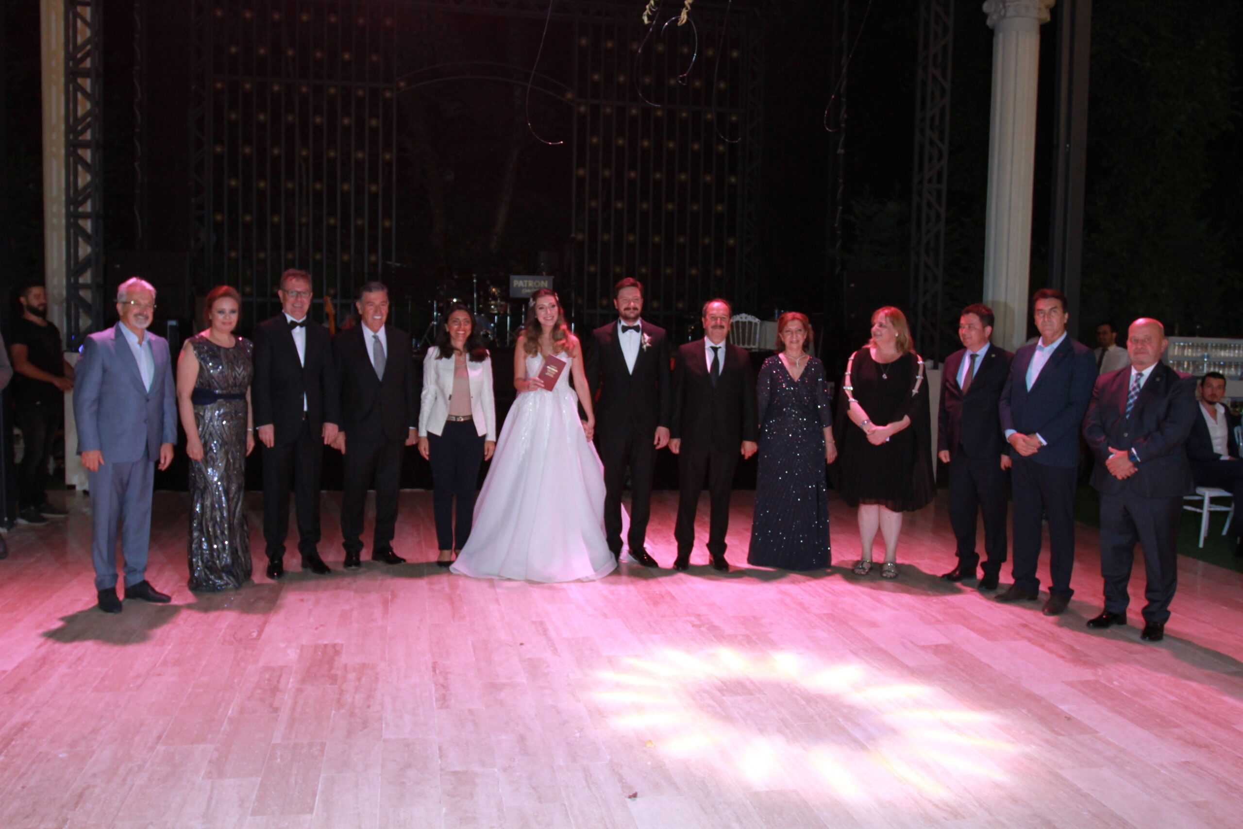 Siyaset dünyasını buluşturan düğün