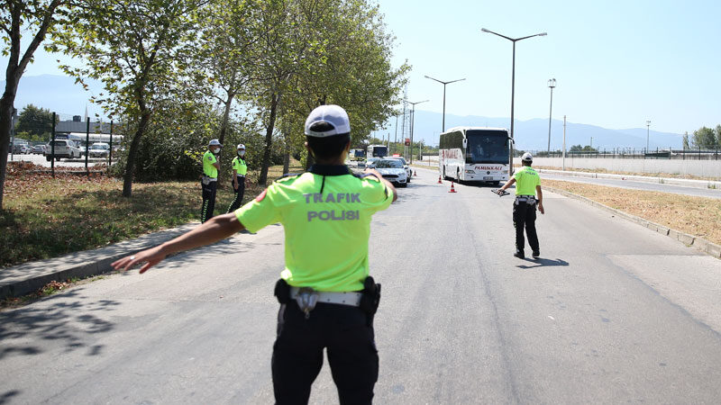 Bursa Emniyet Müdürlüğü ekipleri, son dönemde yaşanan otobüs kazalarının ardından