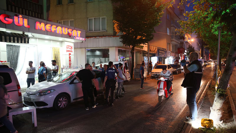 Bursa'nın Yıldırım ilçesinde bir çay ocağında bulunan 2 kişi, açılan