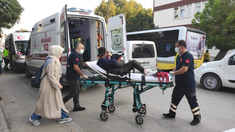 Bursa'nın İnegöl ilçesinde motosikletin çarptığı yaya ile sürücü yaralandı.