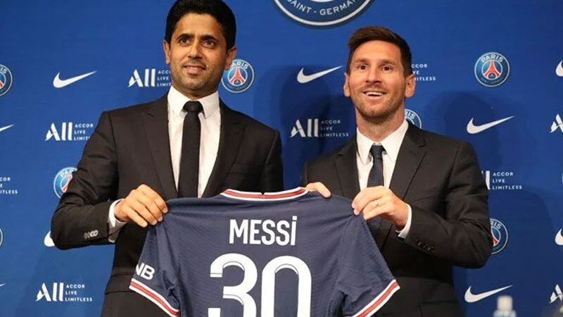 21 yıl boyunca forma giydiği Barcelona’dan ayrılarak geçtiğimiz gün Paris