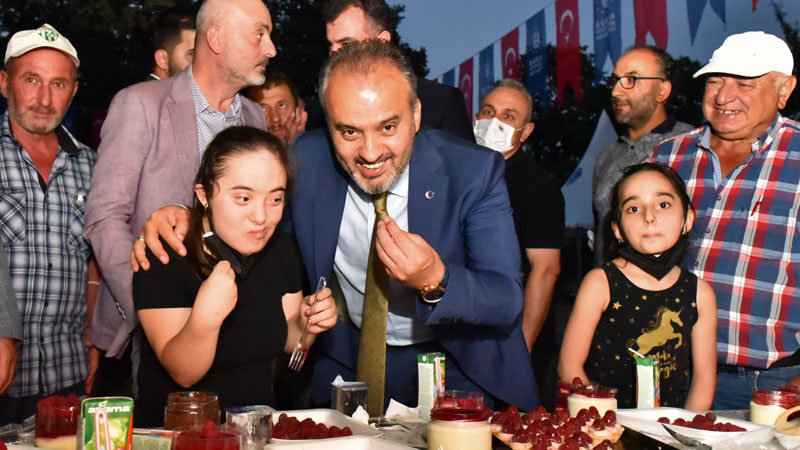 Bursa Büyükşehir Belediyesi’nin kırsalda kalkınmayı sağlamak ve nitelikli ürünleri çiftçiyle