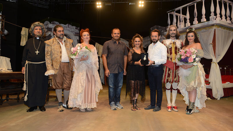 Festivalde tiyatro keyfi 10 gündür '59. Uluslararası Bursa Festivali'nde birbirinden ünlü sanatçıları ağırlayan