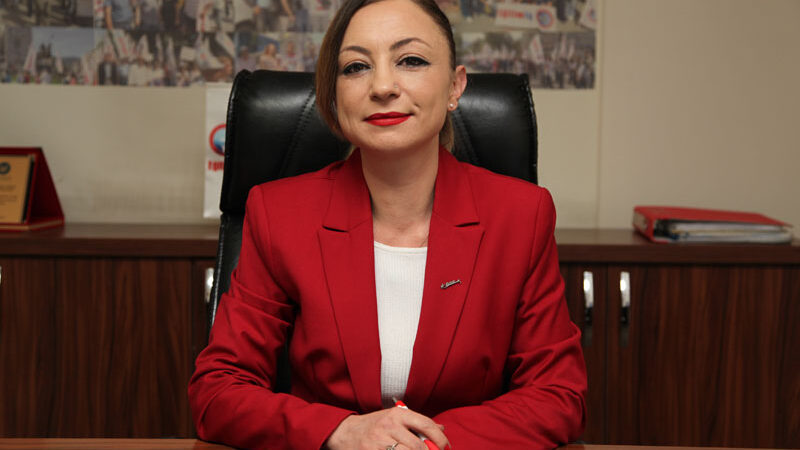 Eğitim-İş Bursa Şube Başkanı Yeliz Toy; ‘İl Milli Eğitim çocukları işçileştirmeyi hedefliyor’ İl Milli Eğitim Müdürlüğü’nün 2024-2028 Stratejik Planı’nı değerlendiren Eğitim-İş Şube