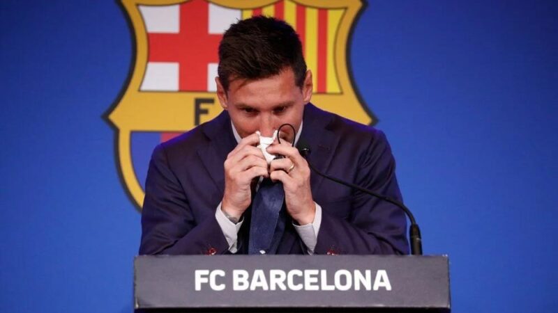 Barcelona'nın ayrılığını resmen açıkladığı Lionel Messi, düzenlediği basın toplantısında gözyaşlarını
