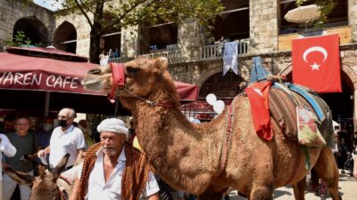 6 asırlık Koza Han’da develi koza mezatı