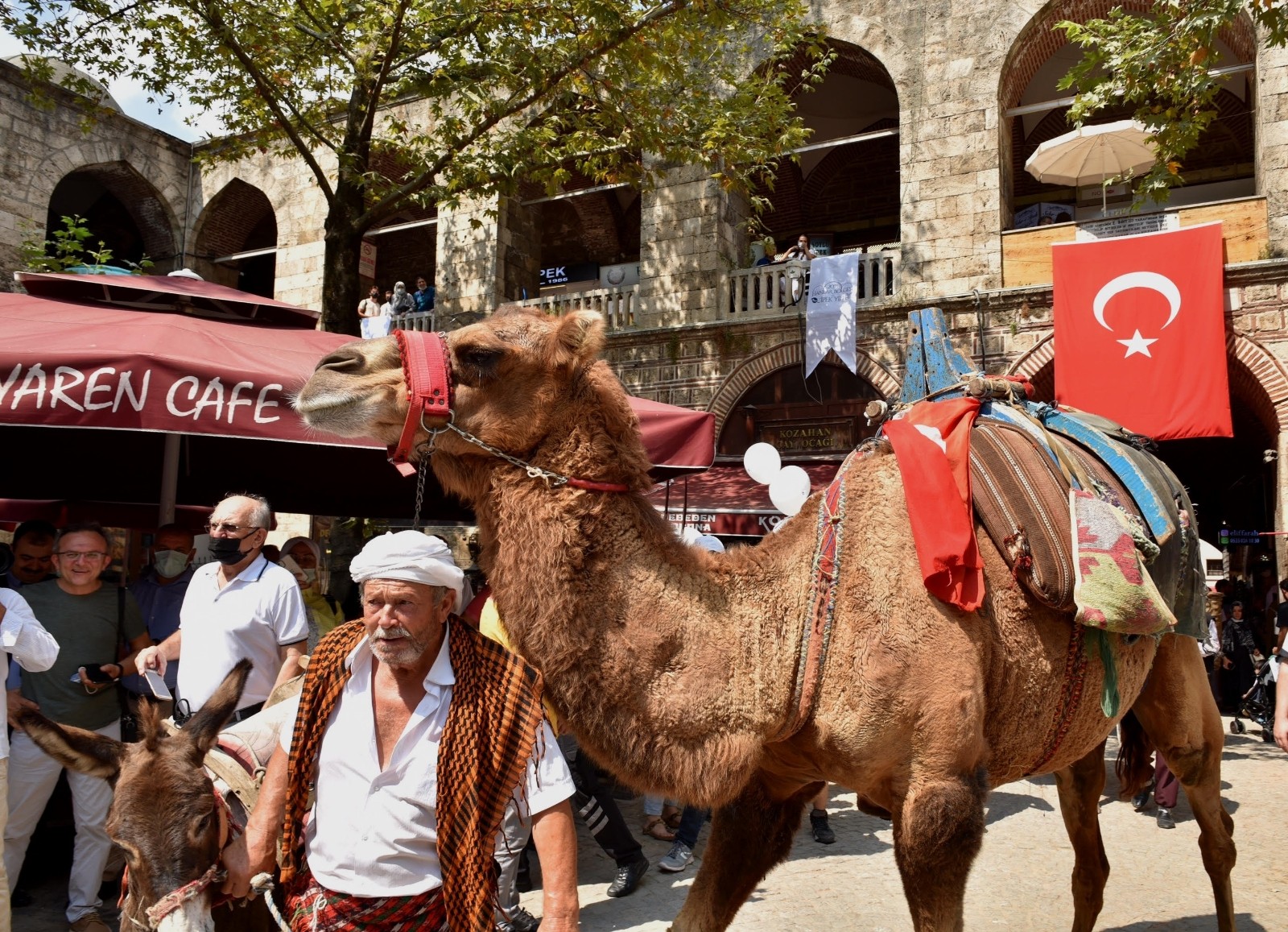 6 asırlık Koza Han’da develi koza mezatı 6 asırlık Koza Han’da develi koza mezatı