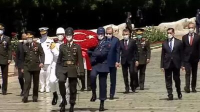 Cumhurbaşkanı Erdoğan ve YAŞ üyeleri Anıtkabir’de