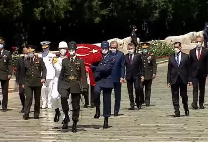 Cumhurbaşkanı Erdoğan ve YAŞ üyeleri Anıtkabir’de Cumhurbaşkanı Erdoğan ve YAŞ üyeleri Anıtkabir’de