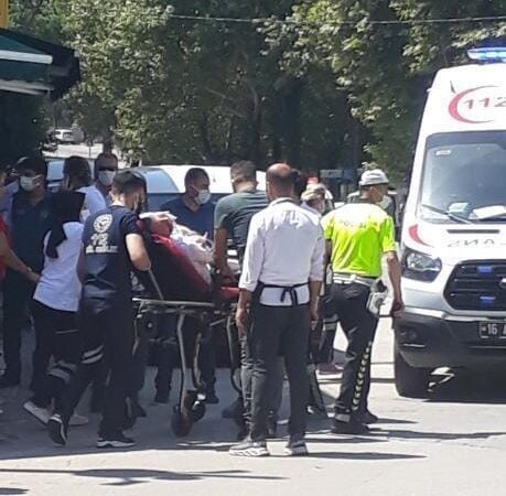 Bursa’da korku dolu anlar…Zehirlenip yere yığıldılar Bursa'nın Kestel İlçesinde Peynirci Baba isimli şarküteri dükkanında çalışan 4