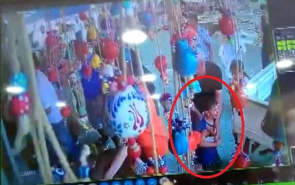 Bursa’da seyyar satıcı terörü! Çocuklarının önünde saldırdılar… Bursa’da seyyar satıcı terörü! Çocuklarının önünde saldırdılar…