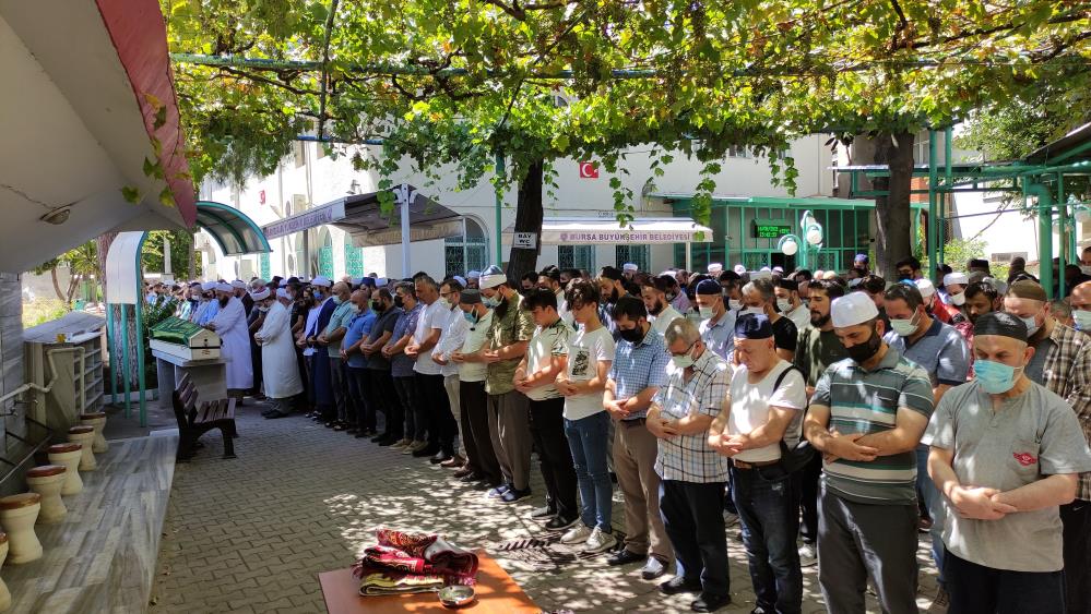Bursa’da acı veda! Son yolcuğuna uğurlandı Bursa’da acı veda! Son yolcuğuna uğurlandı