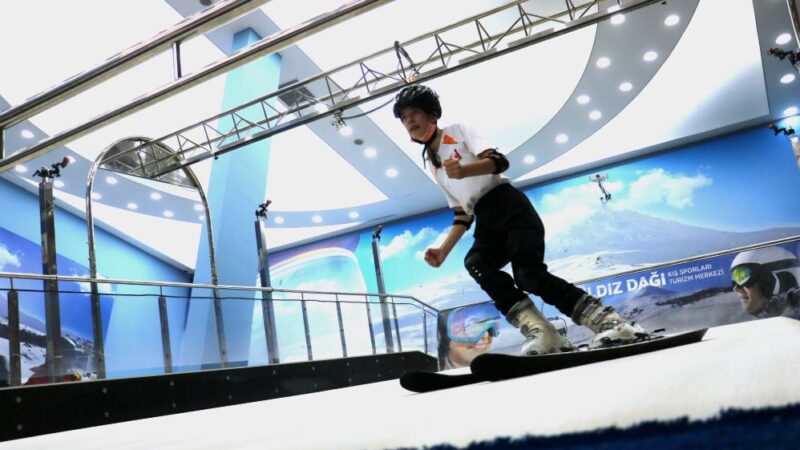 Sivas’ta Türkiye’nin ilk kayak simülasyon merkezi olan Kış Sporları Eğitim