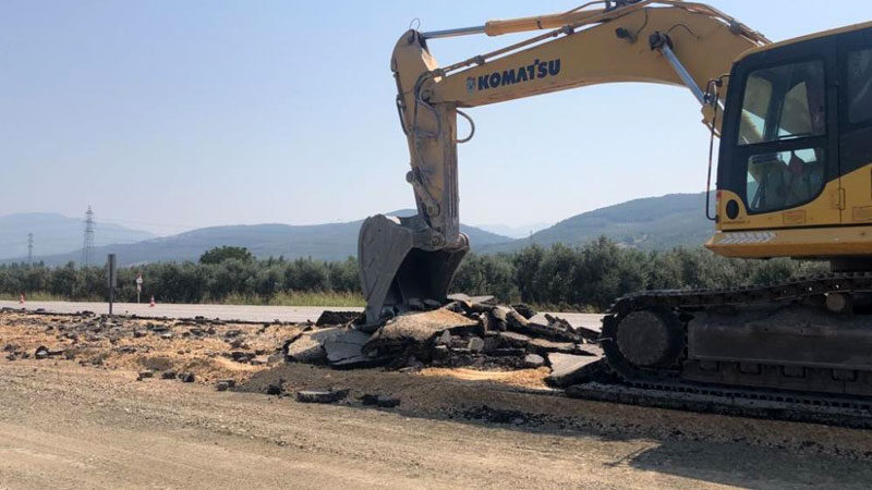 Bursa’da o yoldaki yeni asfaltın kazılmasına tepki Gemlik’in Kurşunlu Mahallesine giden ve Türkiye'nin yerli otomobil fabrikası TOGG