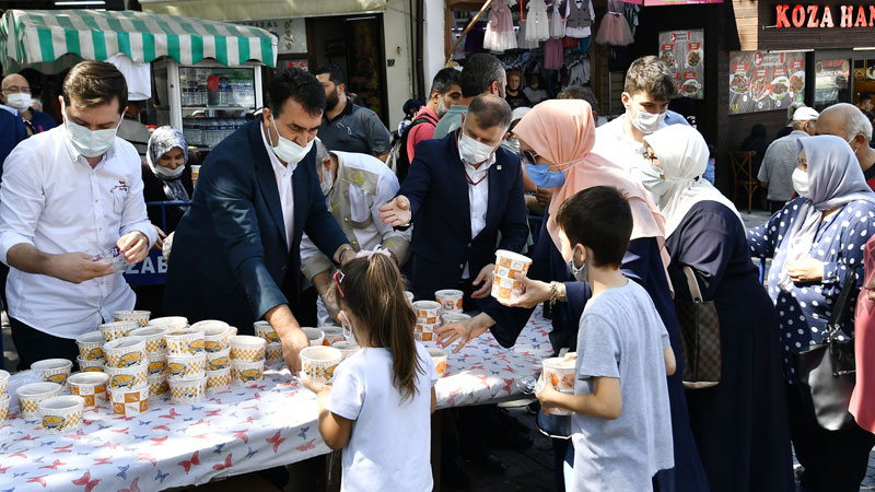 Çarşı’da aşure bereketi