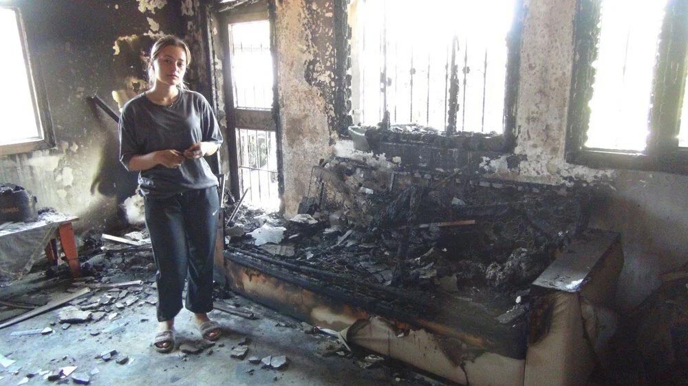 Düğün hazırlığı yapan genç kızın çeyizi çıkan yangında kül oldu Düğün hazırlığı yapan genç kızın çeyizi çıkan yangında kül oldu