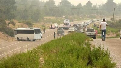 MSB: Aksaz Deniz Üs Komutanlığı’nın yardım kolileri Kızılay’a teslim edildi