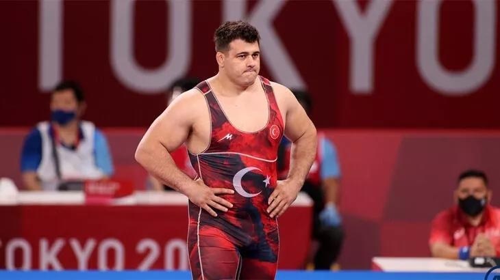 Rıza Kayaalp, Mijain Lopez’e yenildi, final şansını kaybetti Rıza Kayaalp, Mijain Lopez’e yenildi, final şansını kaybetti